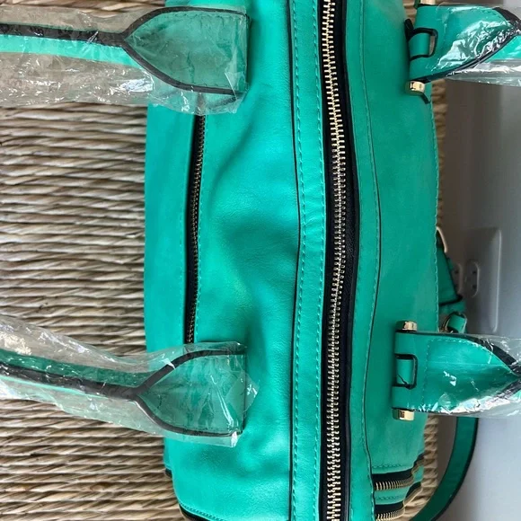 Urban Expressions Green Vegan Leather Purse with Accent Zippers. - Picture 3 of 5